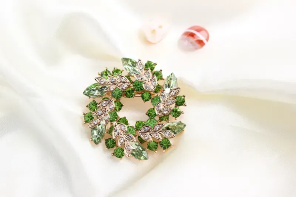 Brooch, Round with green crystals